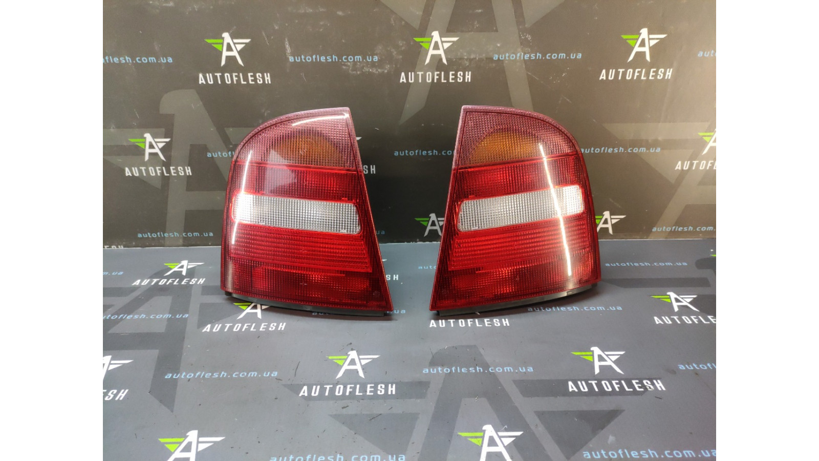 Фонарь задний 1U6945111, 1U6945112 для Skoda Octavia шкода октавия бу